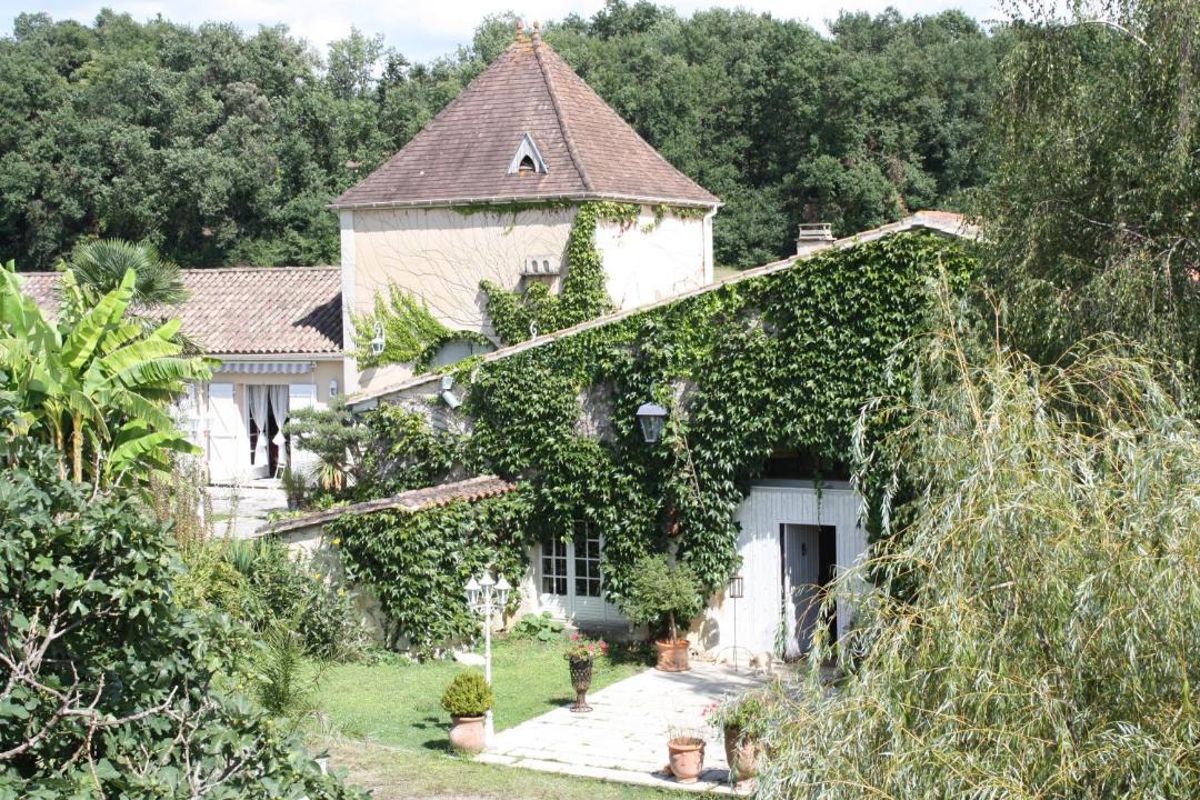 Photo of Buildings in Faleyras
