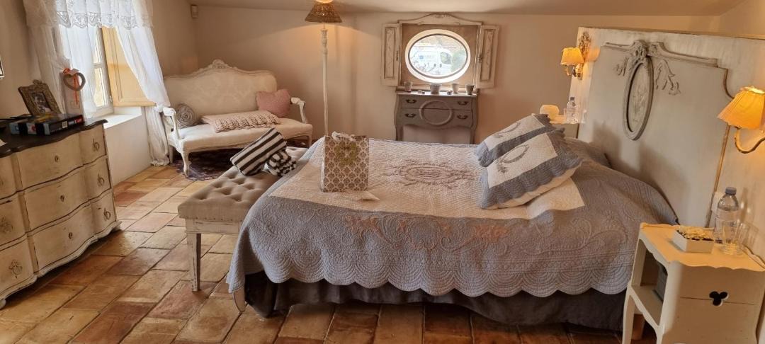 Photo of Livingroom in Oppede
