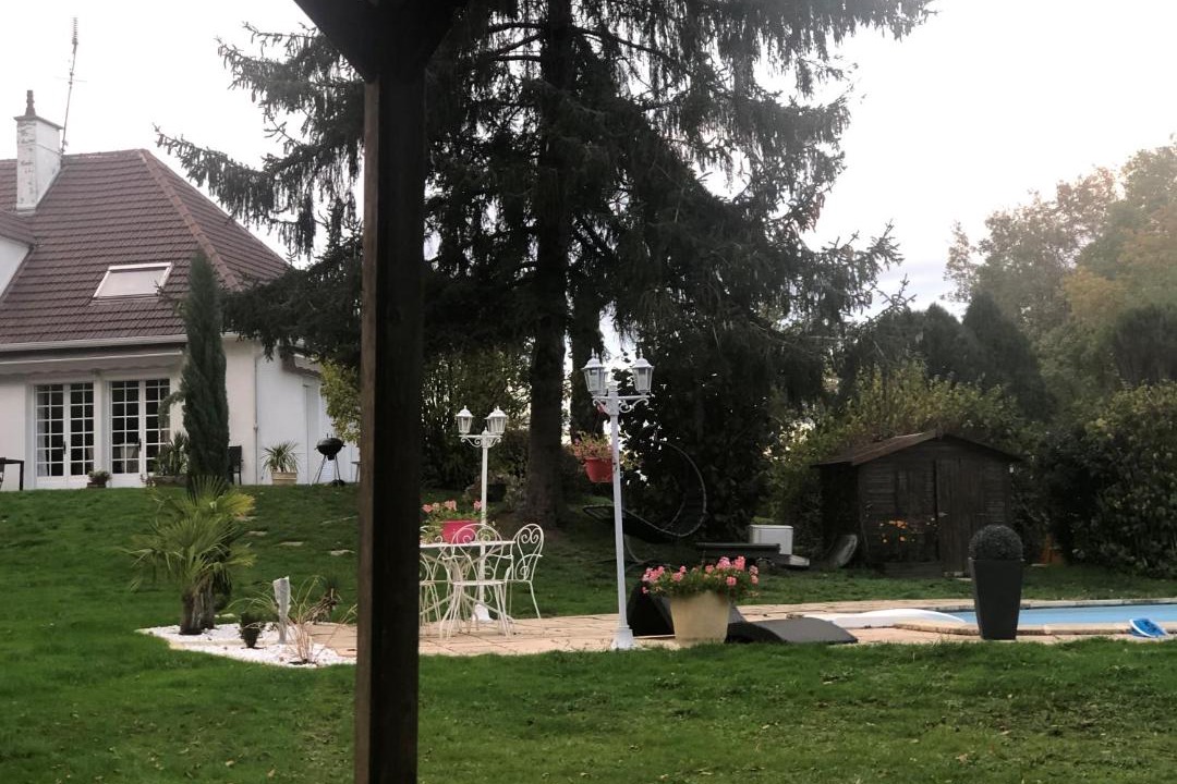 Photo of Buildings in Bressolles