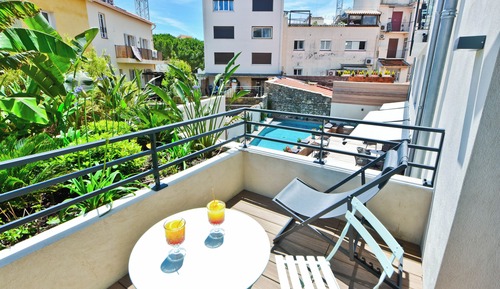 Premium Room, 1 King Bed, Balcony, City View