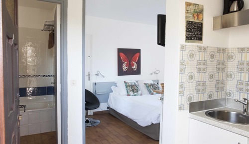 Studio, Kitchenette (3)