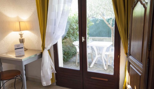Classic Double or Twin Room, Garden View