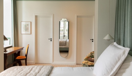 Signature Room