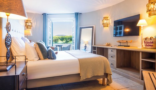 Deluxe tower room with garden view and terrace