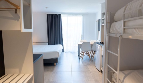 Executive Studio - 1 King Bed 2 Bunk Bed Beds