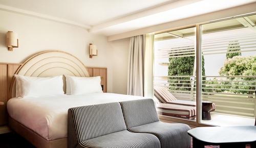 Deluxe Room, 1 King Bed, Garden View