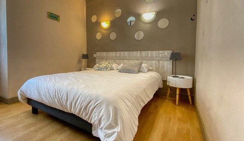 Standard Double Room (street view)