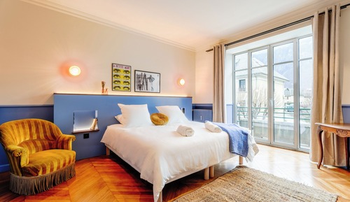 Superior Double Room, 1 King Bed, Private Bathroom, City View