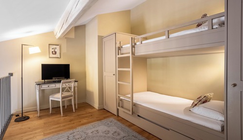 Family Duplex, Balcony