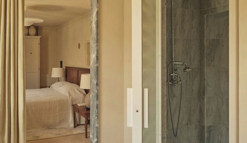 Capucine, Guest room with King Bed