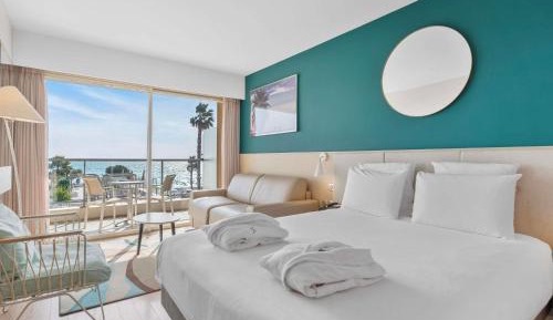 Superior Room with Terrace and Sea View