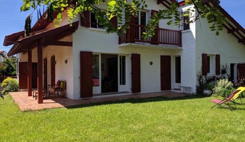 Holiday Home (12 Adults)