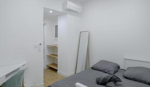 Apartment with Shower