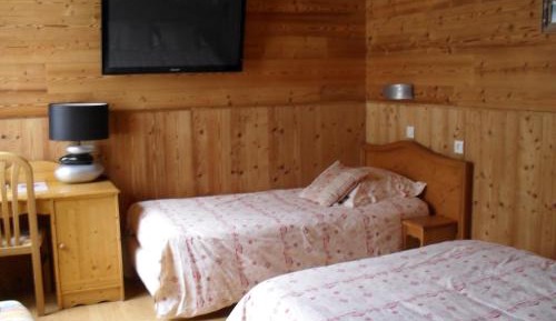Triple Room (1 Double Bed + 1 Single Bed)