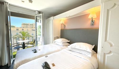 Double Room with Balcony with Garden View