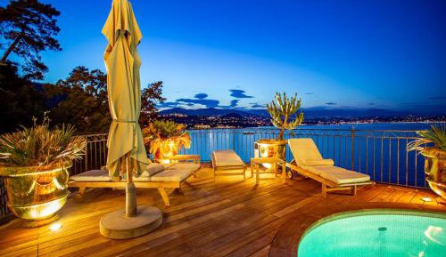 One-Bedroom Apartment with Sea View