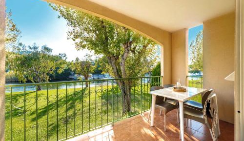 Superior One-Bedroom Apartment with Terrace or Balcony (5 People) - River View