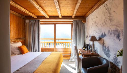 Standard Double Room with Balcony and Mountain View