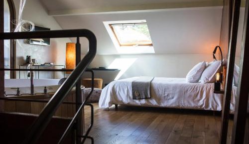 Double Room with Mountain View and Balcony