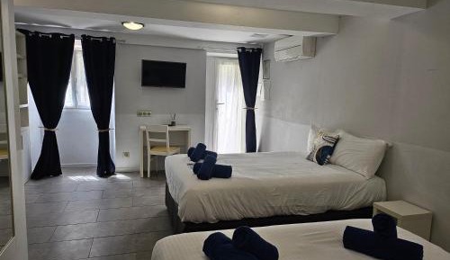 Quadruple Room with private bathroom - Partial Basement- parking side