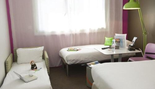 Standard Room with One Double Bed and Two Single Beds