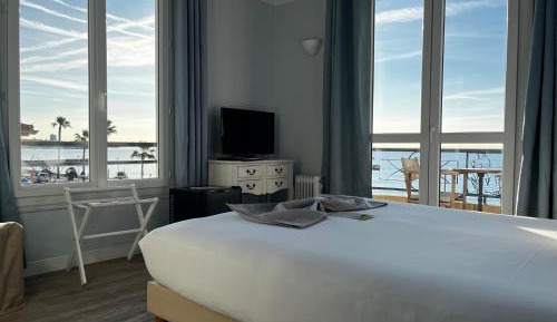 Deluxe Double Room with Balcony and Sea View