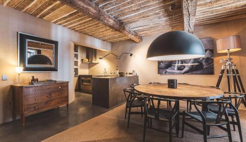 Deluxe Apartment