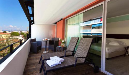 Deluxe Double Room with Terrace Street View