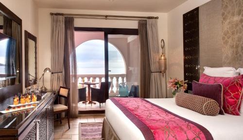 Standard Room with Balcony and Partial Sea view