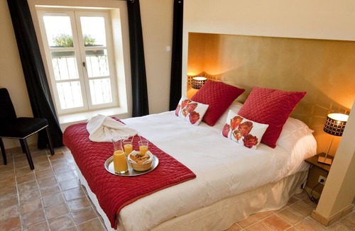 Saint-Paul-Trois-Chateaux Hotel | Villa Augusta