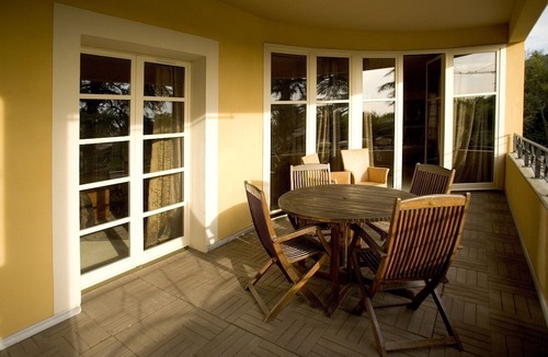 Saint-Paul-Trois-Chateaux Hotel | Villa Augusta