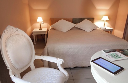 Saint-Paul-Trois-Chateaux Hotel | Villa Augusta