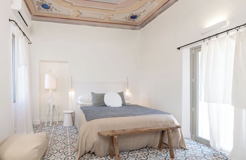 Golfe Juan Hotel | La Bâtisse en Blanc