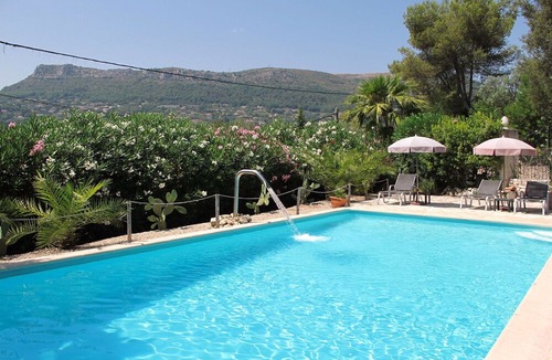 Vence Villa | Lovely apartment in villa for 4 guests with pool, WIFI, TV, terrace, pets allowed and parking
