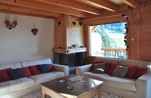Le Chinaillon Ski Chalet | semi-detached chalet with breathtaking view sleeps 10