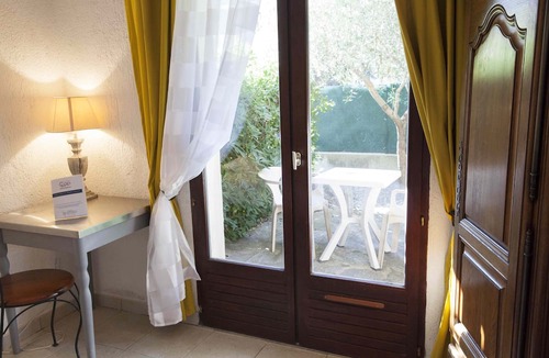 Mandelieu-La-Napoule Hotel | Motel Capsol