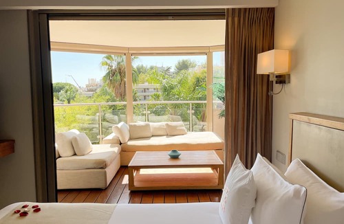 Riou - Petit Juas - Av de Grasse Hotel | Cannes Villa St Barth