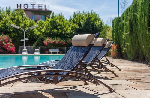 Beaucaire Hotel | Logis hôtel Les Vignes Blanches