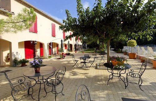 Pernes-les-Fontaines Hotel | Prato Plage