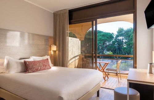 Villeneuve Loubet Beach Hotel | Hotel Bahia