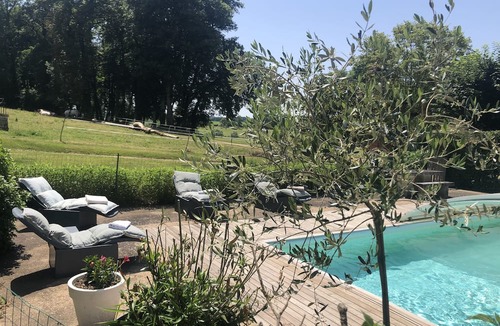 Saint-Jean-aux-Amognes Bed & Breakfast | Château de Sury