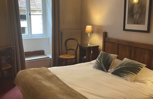 Semur-en-Auxois Hotel | Hôtel des Cymaises