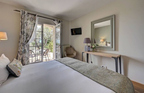 Les Baux-de-Provence Hotel | Le Mas d'Aigret