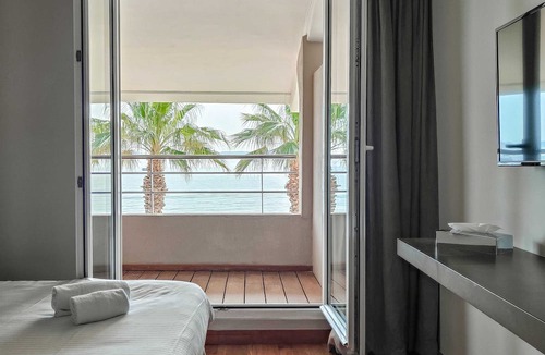 Hyeres Hotel | Bor Hôtel & Restaurant - Plage privée