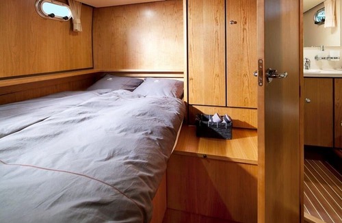Accolay Boat Rental | Une Nuit à Bord