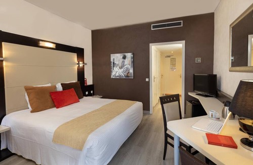 Saint-Laurent-du-Var Hotel | The Originals City, Hôtel Galaxie, Nice Aéroport
