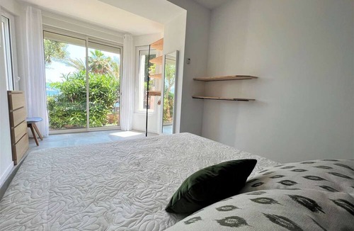 Sanary-sur-Mer Apartment | Seaside apartment on foot with panoramic sea view terrace for 6