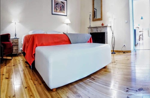 Old Town Apartment | Spacious Two-Bedroom Apartment - Cours Saleya Near Sea