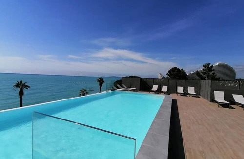 Villeneuve Loubet Beach Apartment | Studio feet in the water