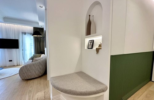 Old Town Apartment | OPERA PROMENADE 4 – Renovated 3 Bedrooms Balcony Sea View A/C